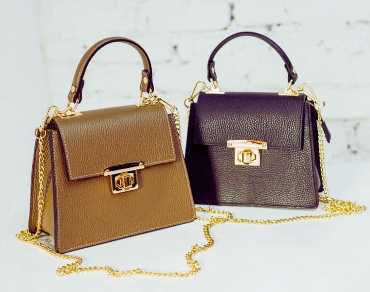Découvrez le sac seau, un accessoire de mode incontournable qui traverse les époques avec style et élégance. Parfait pour compléter n'importe quelle tenue, ce sac intemporel est un must-have dans votre garde-robe.